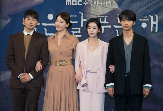 왼쪽부터 이이경, 김선아, 남규리, 차학연.   박동욱기자 fufus@